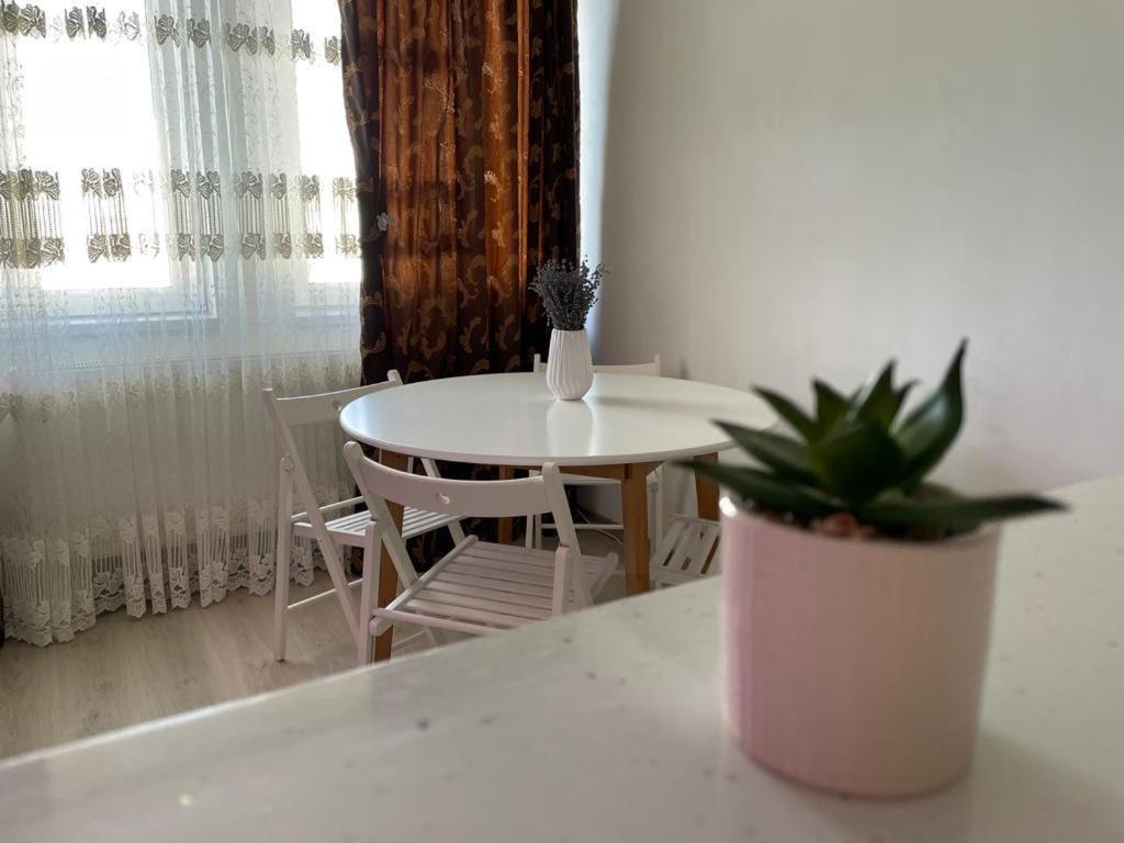 Apartament Ella Tulcsa Kültér fotó