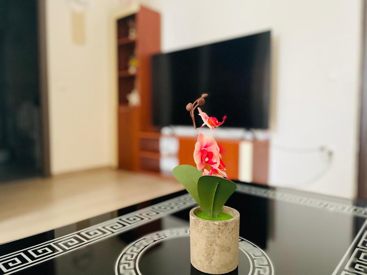 Apartament Ella Tulcsa Kültér fotó